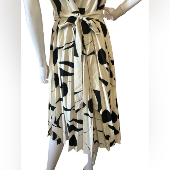 BLOOMCHIC
Silhouette Floral Print Cap
Sleeve Midi Dress - Picture 6 of 14